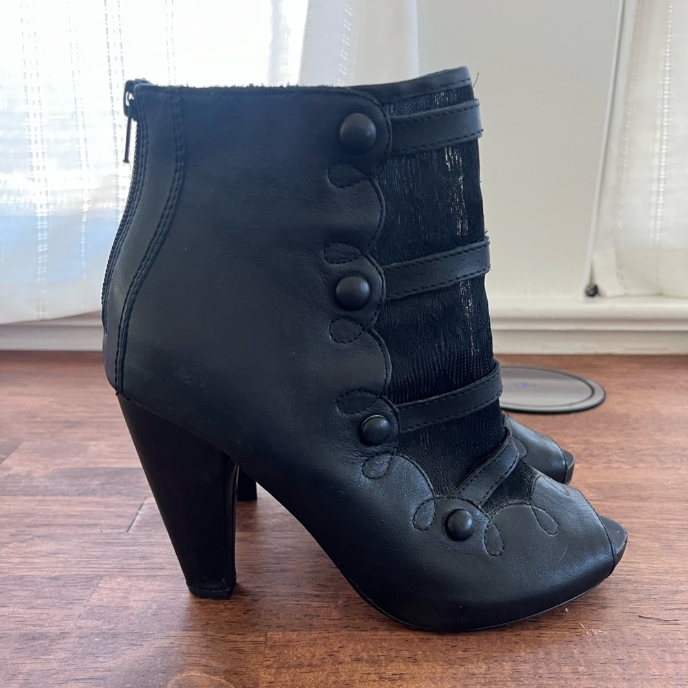 Seychelles Black Buttoned Victorian Style Heeled Boots, size 9